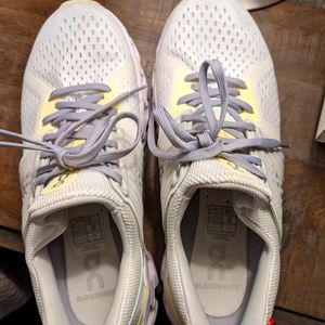 Women's sneakers ON side 8